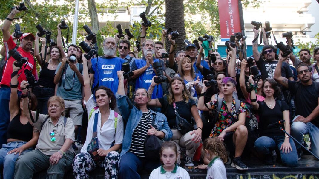 649501-camarazo-en-rosario-en-solidaridad-con-el-fotografo-pablo-grillo