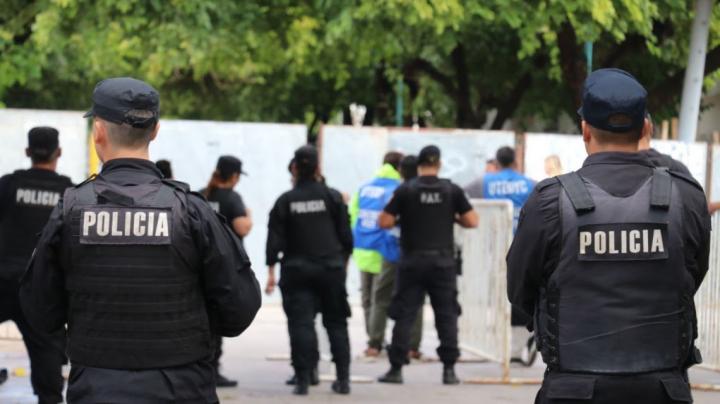 684700-la-policia-de-santa-fe-saldra-a-las-calles-con-pistolas-taser