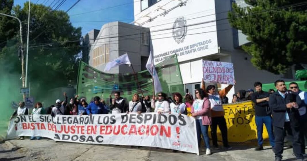 701185-lucha-docente-en-santa-cruz-le-abrimos-la-mano-al-gobierno-podemos-ir-por-mas