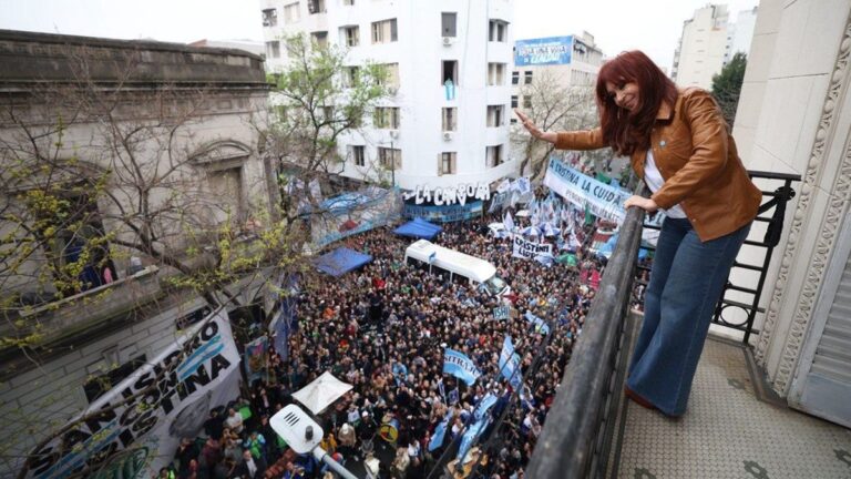 El posteo de Cristina Kirchner en plena movilización de sus seguidores: «Gracias por…»