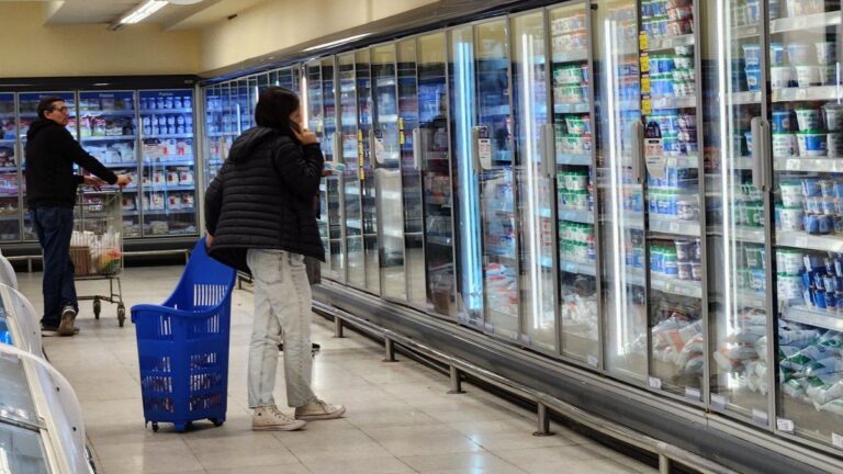 «La leche de vaca es un alimento imprescindible» y otros mitos sobre el consumo de lácteos