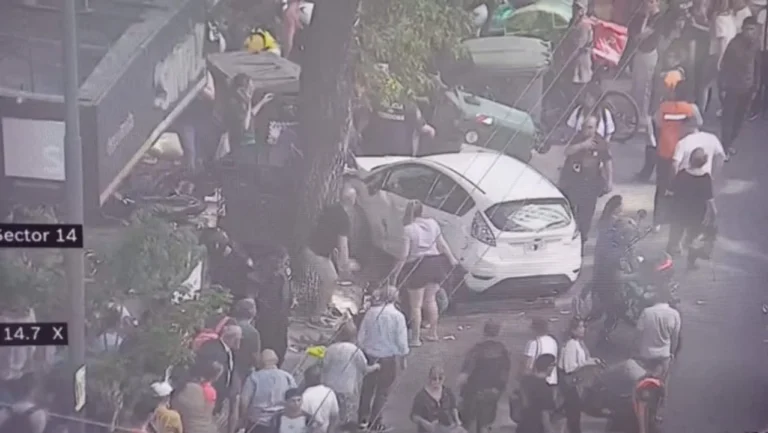 Un auto atropelló a varias personas en pleno centro de Córdoba