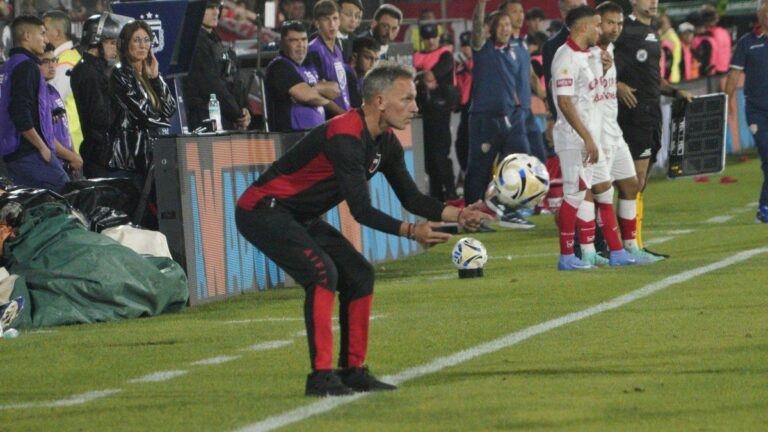 El Newell’s de Bernardi: ajustes que no alcanzaron, pesada herencia y lucha dramática por la salvación