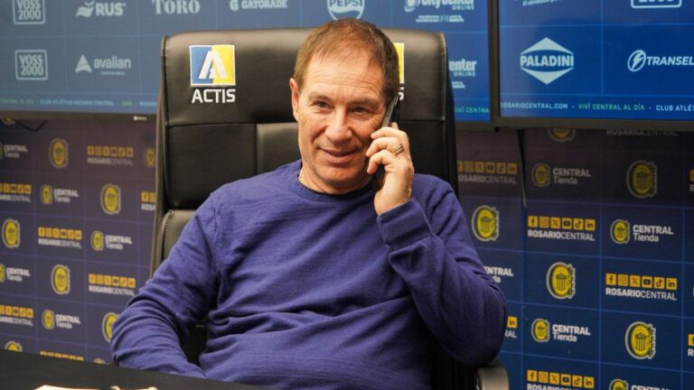 Holan desmintió contactos con Neymar y destacó la «campaña extraordinaria» del equipo