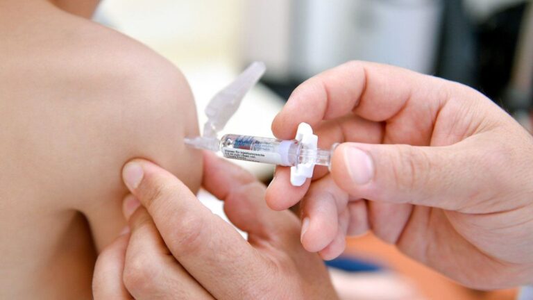 Con un descenso en las tasas de vacunación, Canadá ya no está libre de sarampión