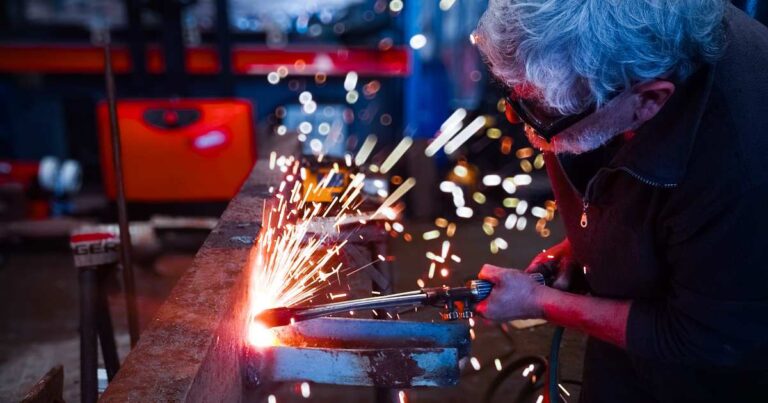 El milagro laboral de Milei. Baja la desocupación a costa de multiplicar la precarización y la pobreza