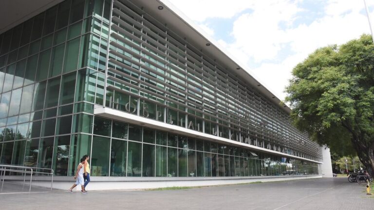 Vive en la calle, lo internaron por quemaduras y denuncian que lo prendieron fuego