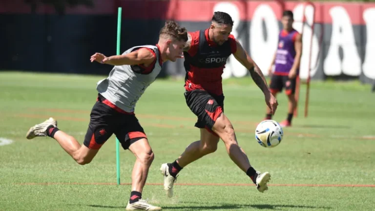 Newells se entrena a la espera de definiciones en la llegada de los refuerzos y los que podrían irse