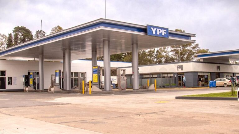 La provincia e YPF discuten el inicio de las nuevas estaciones en la autopista a Santa Fe