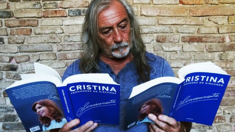 El Tomi, histórico artista rosarino, ilustra el balcón de Cristina en su nuevo libro