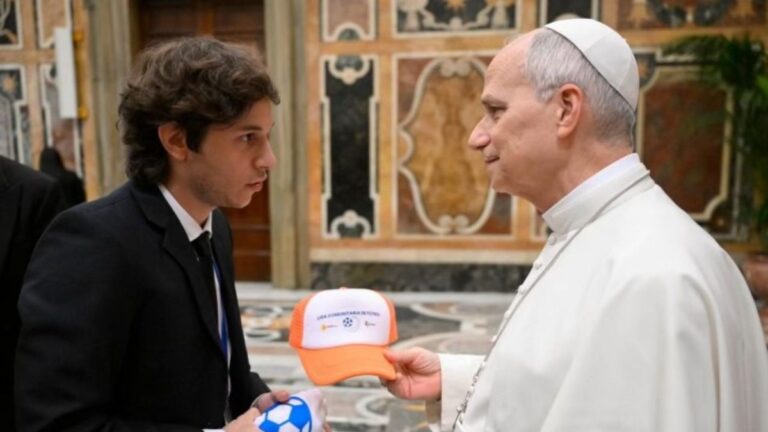 Un proyecto rosarino de acción social llegó al Papa León XIV: de qué trata la Liga Comunitaria de Fútbol