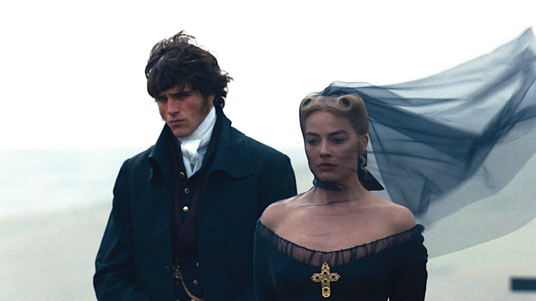 Furor y polémica por «Cumbres Borrascosas»: vale la pena verla en el cine?