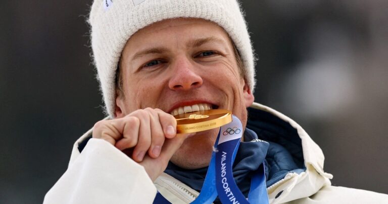 El noruego Klaebo, el coleccionista de medallas doradas, establece un nuevo récord y ya es leyenda en los Juegos Olímpicos de Invierno