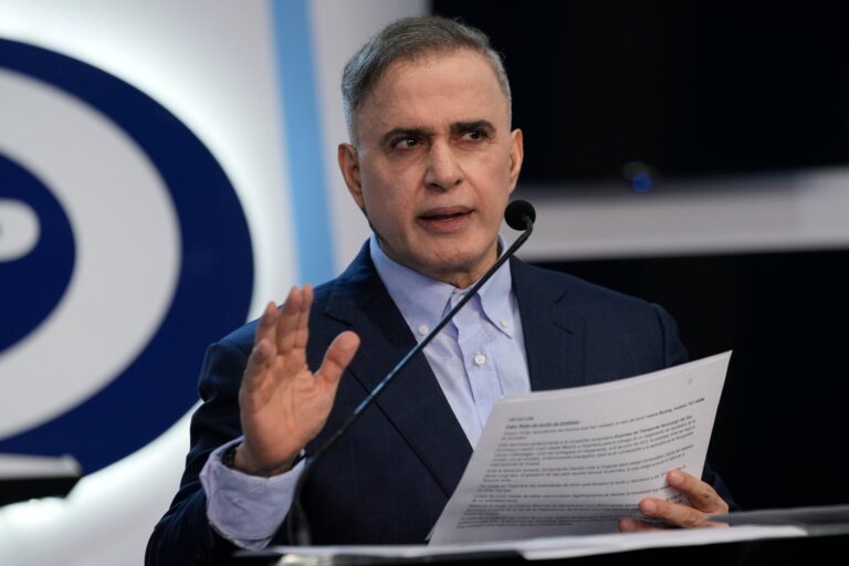 Venezuela: un hombre clave de Maduro renuncia como fiscal general y asume un nuevo cargo en el país