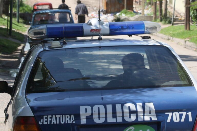 Horror: un hombre mató a balazos a su esposa y a su hijo adolescente dentro de su vivienda