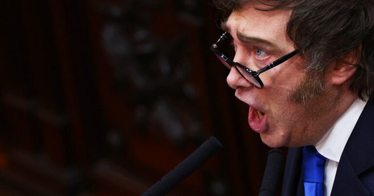 Milei volvió a hablar de la AFA tras el video de la mano derecha de Toviggino contando billetes: «Cada cosa que hacen se ensucian más»