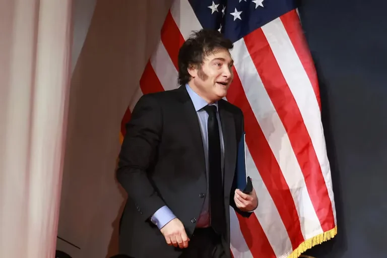 Viaje número 15: Milei fue de nuevo a Estados Unidos para una cita de Trump con presidentes latinoamericanos afines y semana de negocios