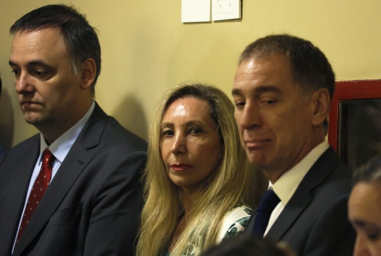 Karina ordenó al gabinete sostener a Adorni para tratar de dejar atrás el escándalo del avión