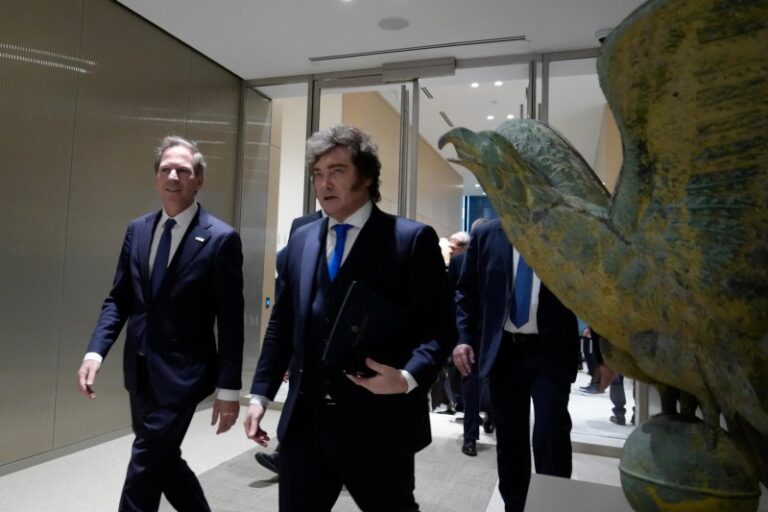 Cayó muy mal entre los empresarios el ataque de Milei a Rocca y Madanes en Wall Street