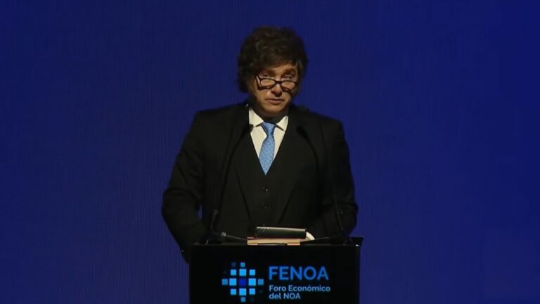 Javier Milei en Tucumán: le pegó a la oposición y dijo que «trabaja intensamente» para que no vuelvan al Gobierno