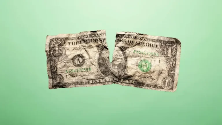 Atención: tus ahorros en dólares pueden valer menos si tienen estas características