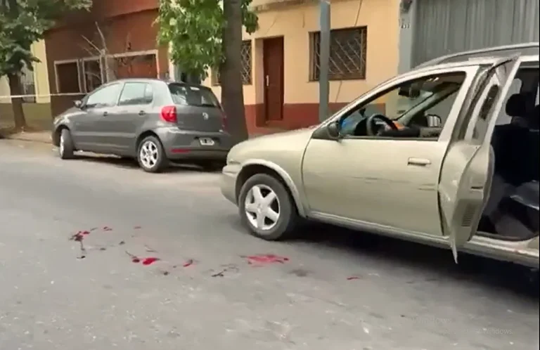 Zona del incidente en calle Maza, Almagro, donde una agente de la Policía Federal disparó en un auto de aplicación.
