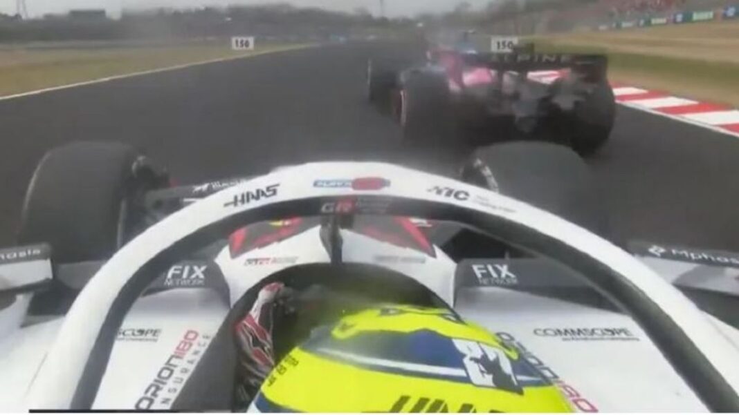 Oliver Bearman, piloto de Haas, durante una entrevista.