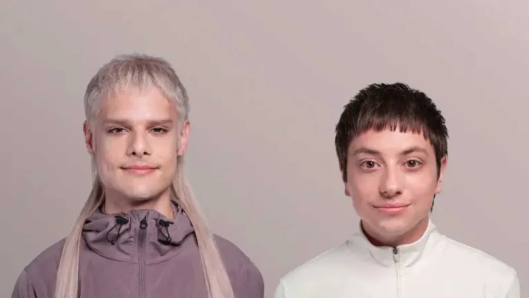 Ca7riel & Paco Amoroso en un show en vivo, artistas argentinos anuncian gira por Rosario.