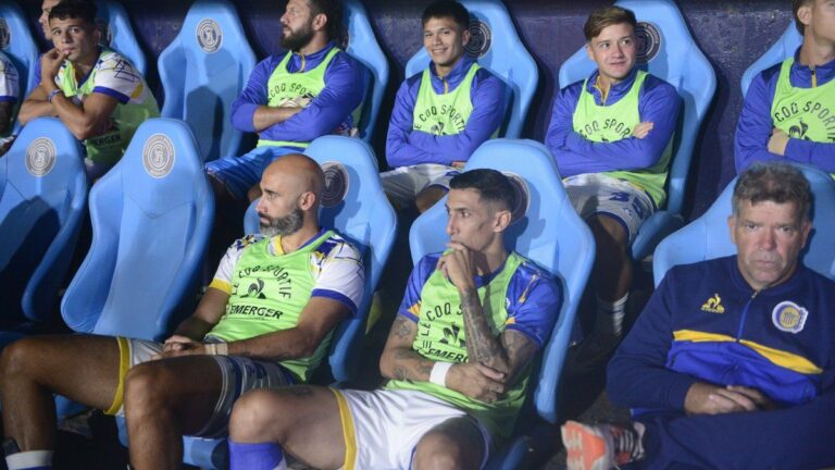 Plantel de Rosario Central entrenando en el Gigante de Arroyito