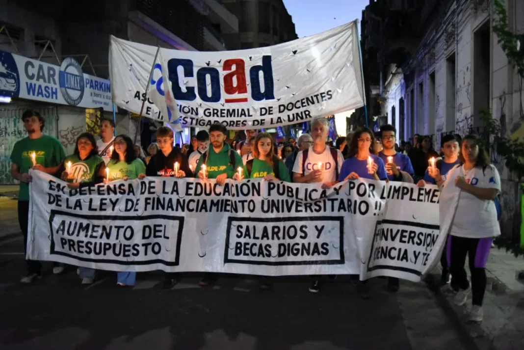 Movilización de la comunidad universitaria en Rosario por el financiamiento educativo