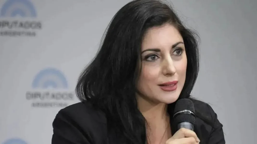 Fotografía de la diputada nacional Juliana Santillán en el Congreso.