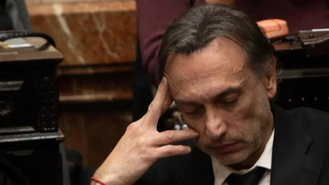 Diputado Sergio Figliuolo durmiendo en su banca durante sesión del Congreso