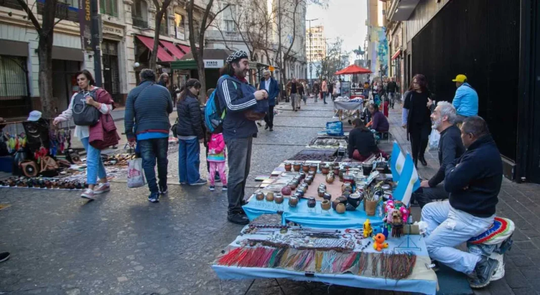 Gráfico estadístico que muestra la evolución del empleo informal en Argentina entre 2023 y 2025