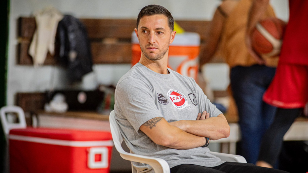 Jugadores de Provincial de Rosario celebrando en un partido de la Liga Argentina de Básquet