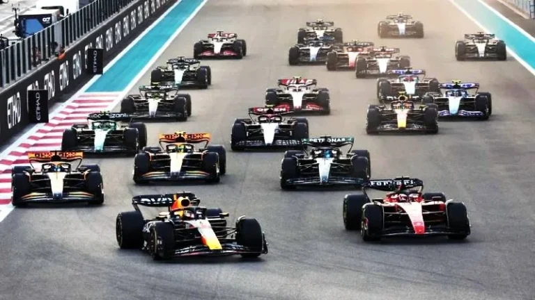 Monoplaza de Fórmula 1 en pista durante una carrera