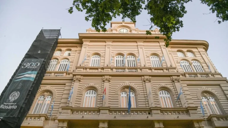 Edificio de la Municipalidad de Rosario y logo oficial