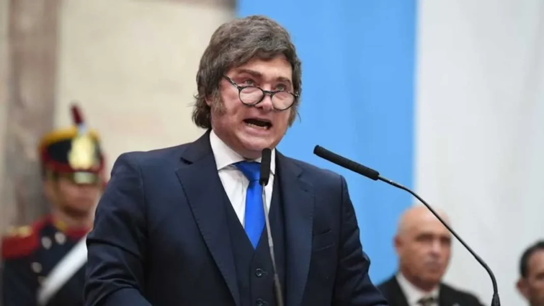 Ilustración de un sobre de votación y un símbolo legislativo, representando la reforma electoral.