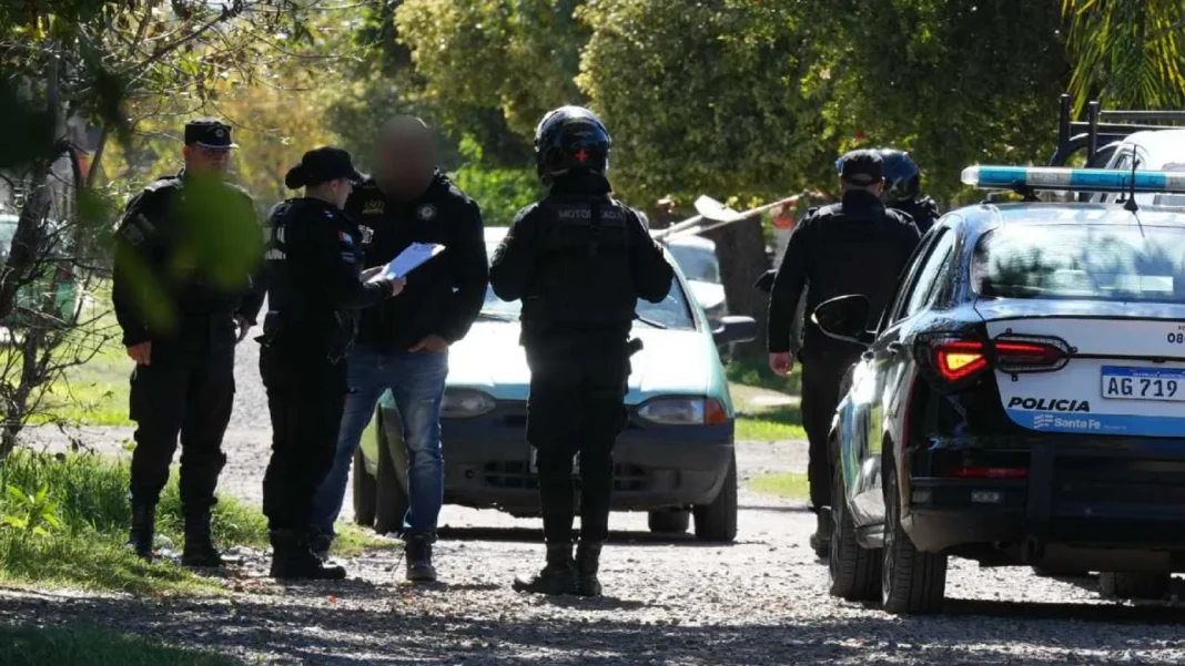 Ministro Pablo Cococcioni en conferencia de prensa sobre notificación por amenazas a escuelas