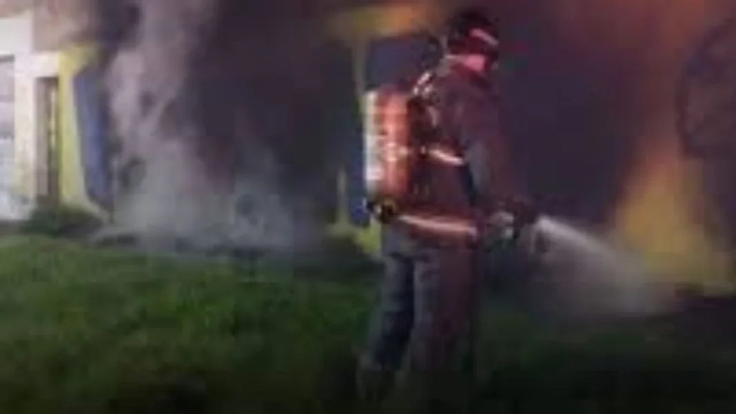 Imagen referencial de una bandera o mural en la vía pública