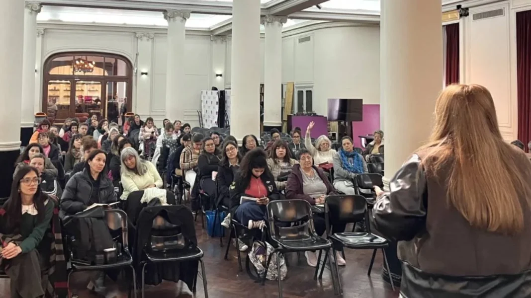 Afiche de promoción de la Escuela Municipal de Género 2026 en la ciudad de Rosario.