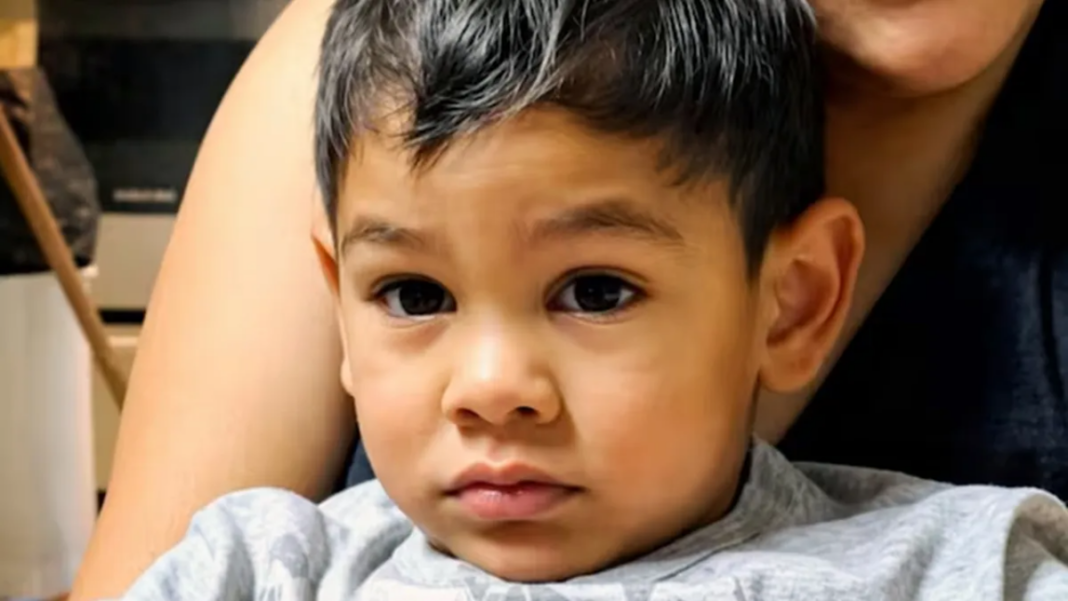 Ilustración genérica de una balanza de la justicia en tonos azules