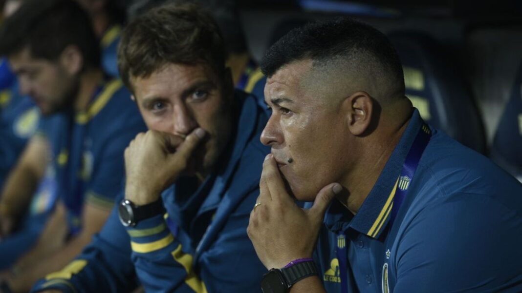 Jorge Almirón, director técnico de Rosario Central, en conferencia de prensa.
