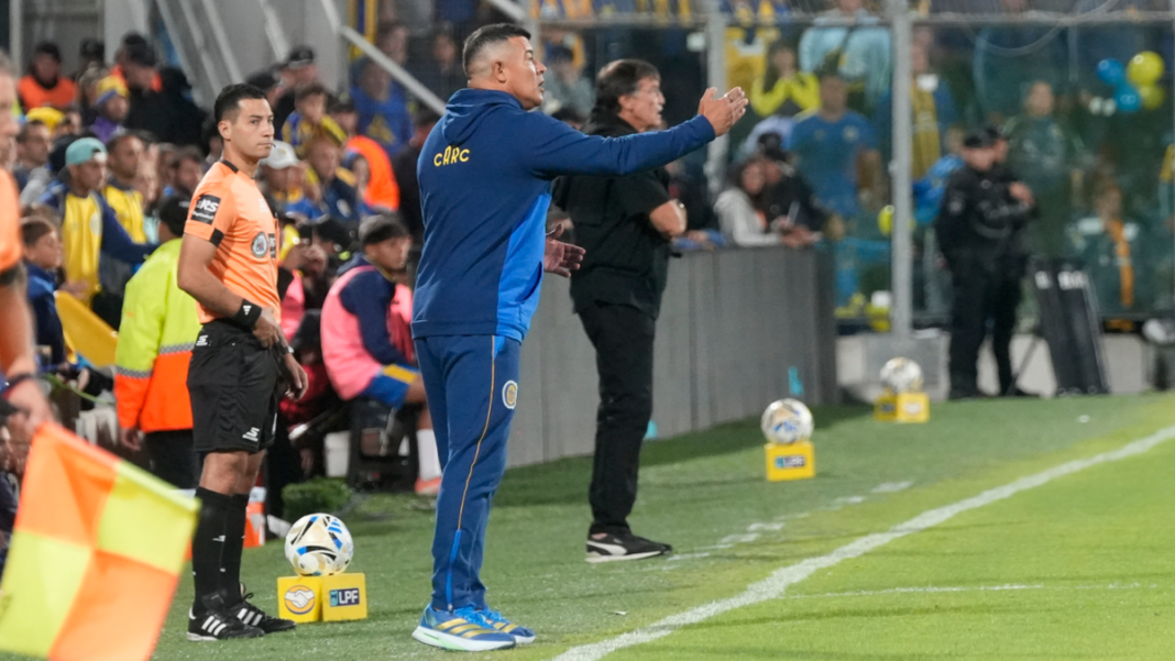 Jorge Almirón, director técnico de Rosario Central, en conferencia de prensa.