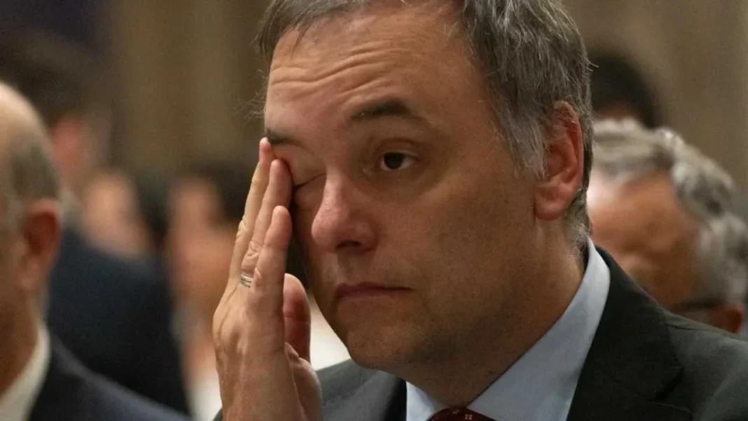 Avión presidencial Boeing 757-200 en pista de aterrizaje