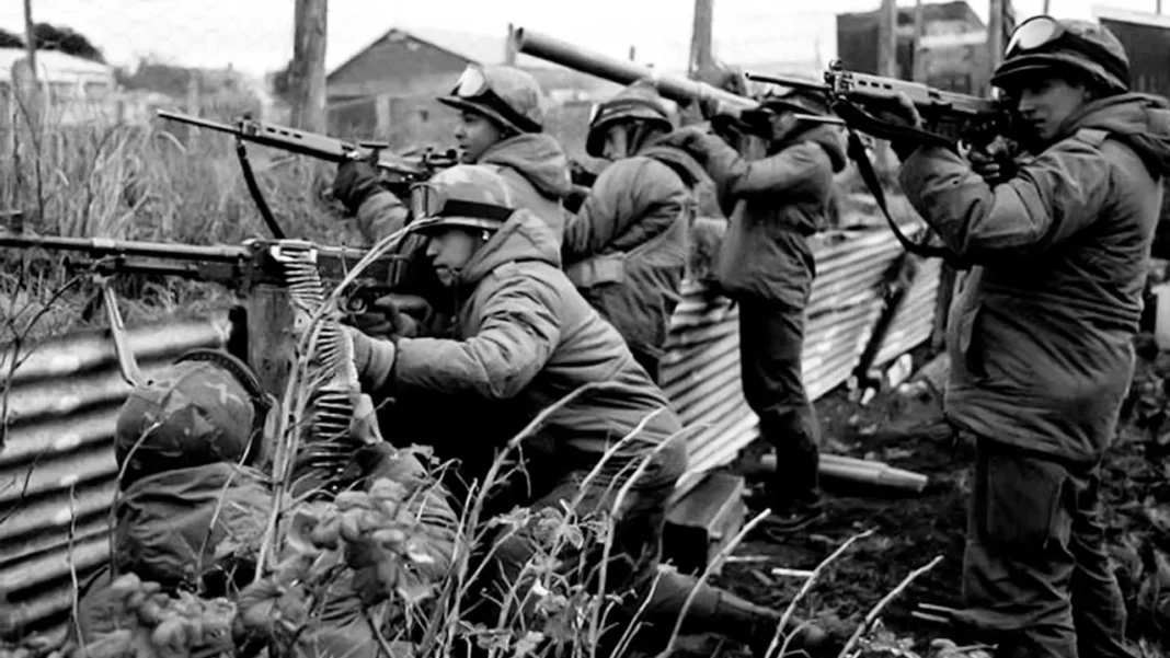 Mapa de las Islas Malvinas con referencia a la Operación Rosario de 1982.