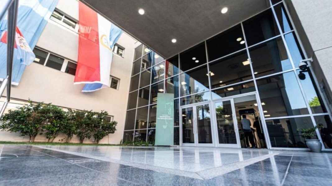 Autoridades judiciales y gubernamentales durante la presentación de la Plataforma Alberdi en San Lorenzo