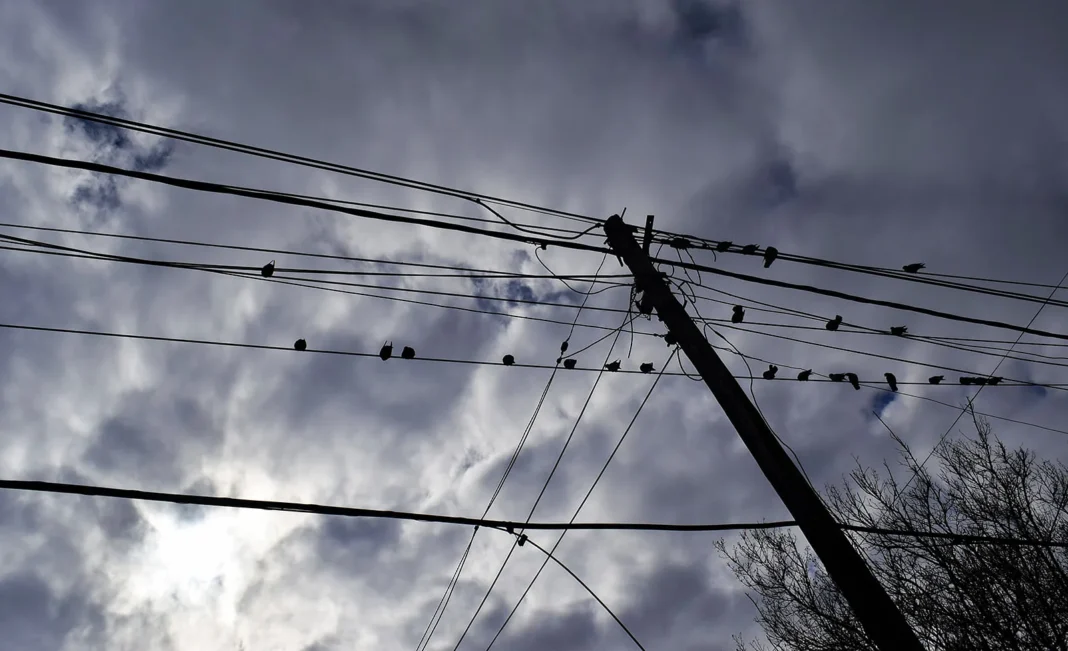 Mapa del pronóstico del tiempo mostrando nubosidad y precipitaciones sobre la región de Rosario, Santa Fe.