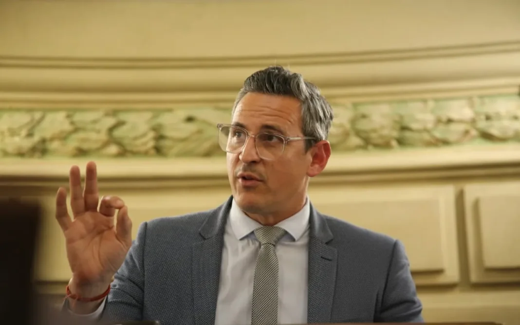 Senador Ciro Seisas presenta proyecto sobre transparencia en precios de combustibles en Santa Fe