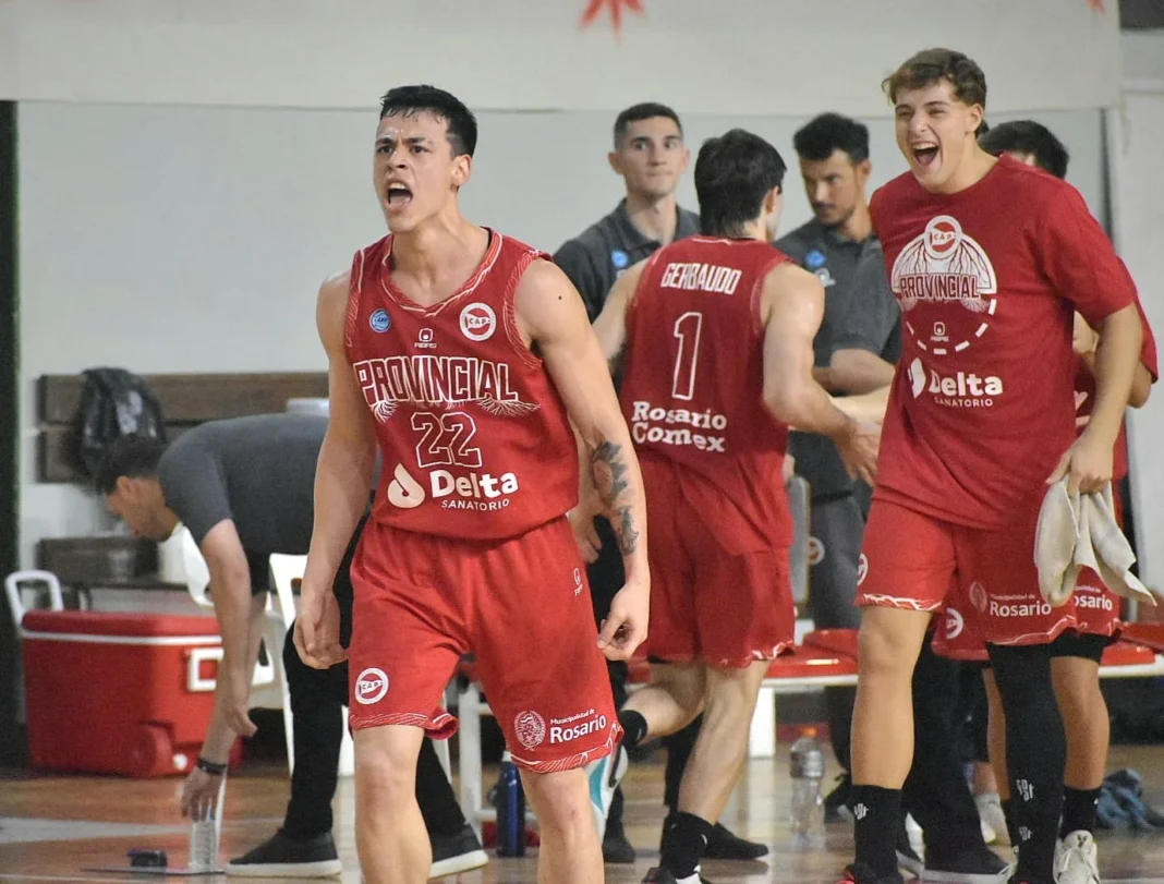 Partido de básquet entre Provincial y Deportivo Viedma en el estadio Bonilla de Rosario