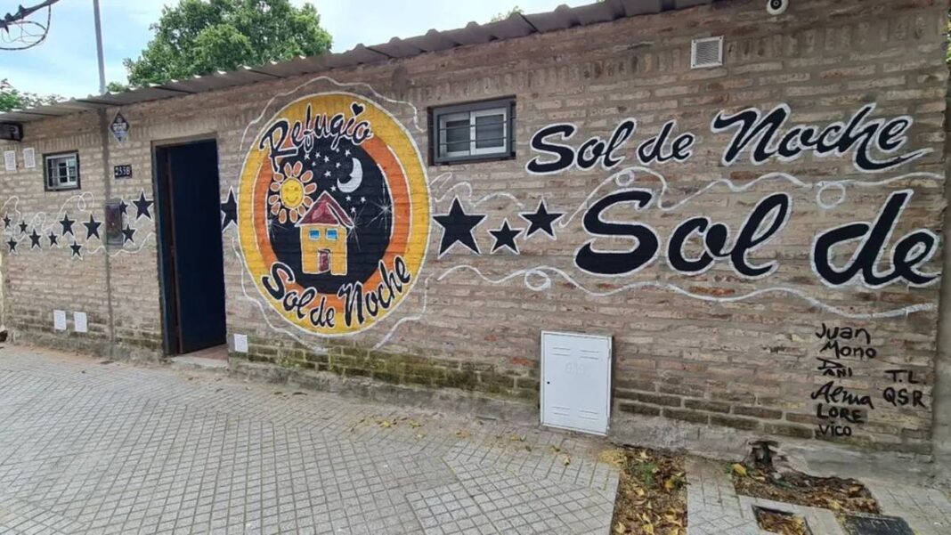 Fachada del nuevo refugio Sol de Noche en el barrio República de la Sexta, Rosario.